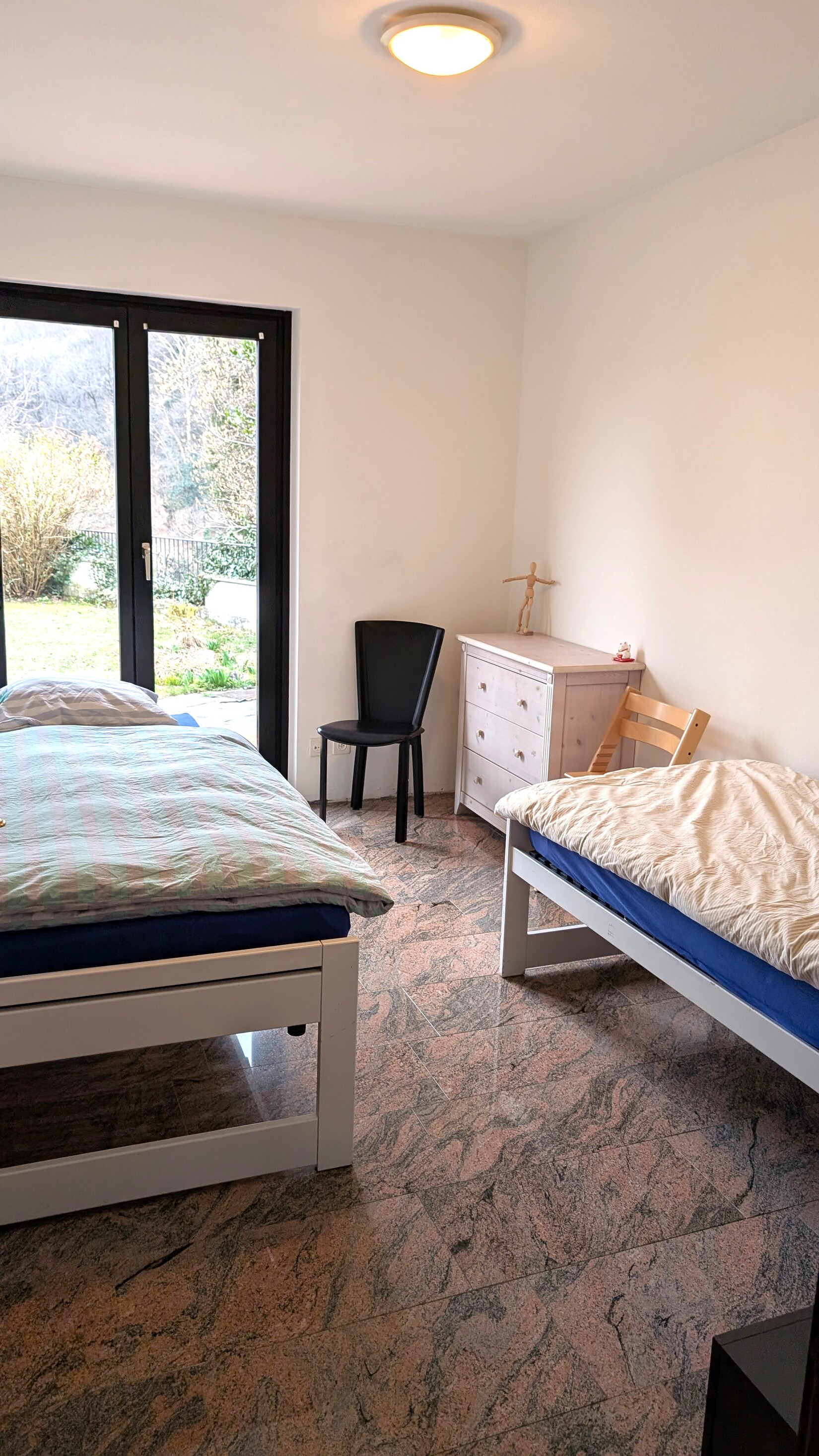 Schlafzimmer mit Gartenzugang – Casa Carolina